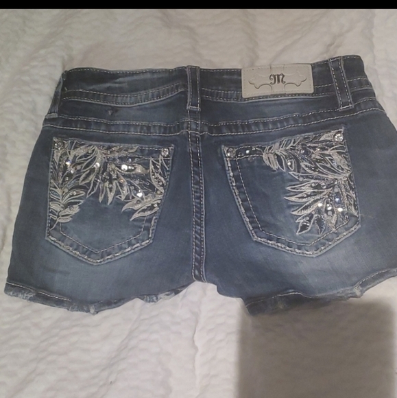 Miss Me Low Rise Short Distresses Shorts, sz.28 - Picture 2 of 9